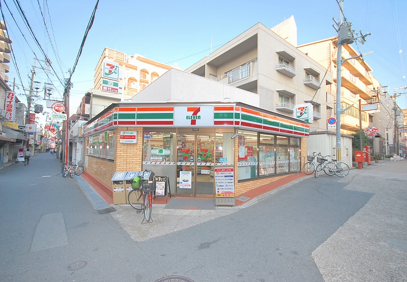 Convenience store. Seven-Eleven Neyagawa Koriminamino the town store (convenience store) up to 90m