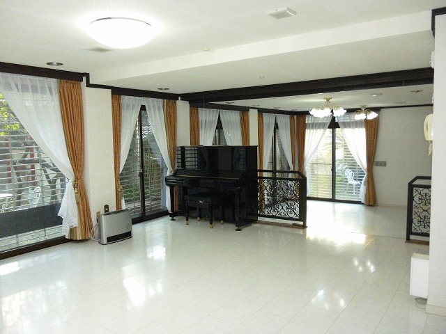 Living and room