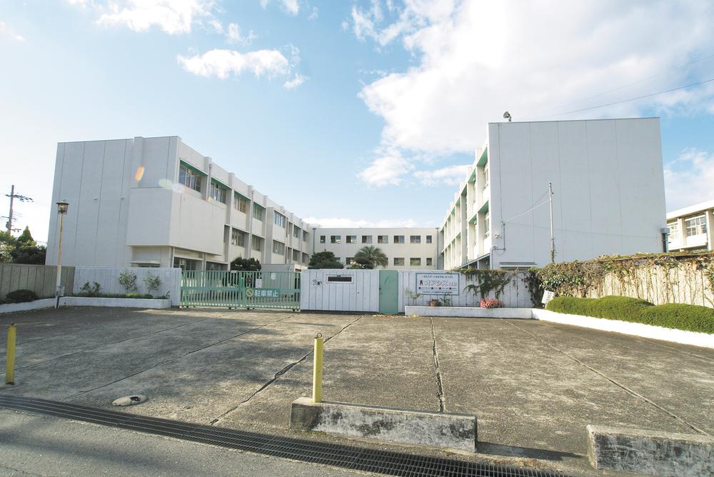 Primary school. Neyagawa Municipal Meiwa up to elementary school 355m