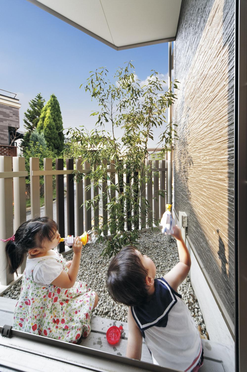 Same specifications photos (appearance). Spacious garden, Let's enjoy gardening with children. Mansion of luxury specification that dream of the family is spread Same specifications