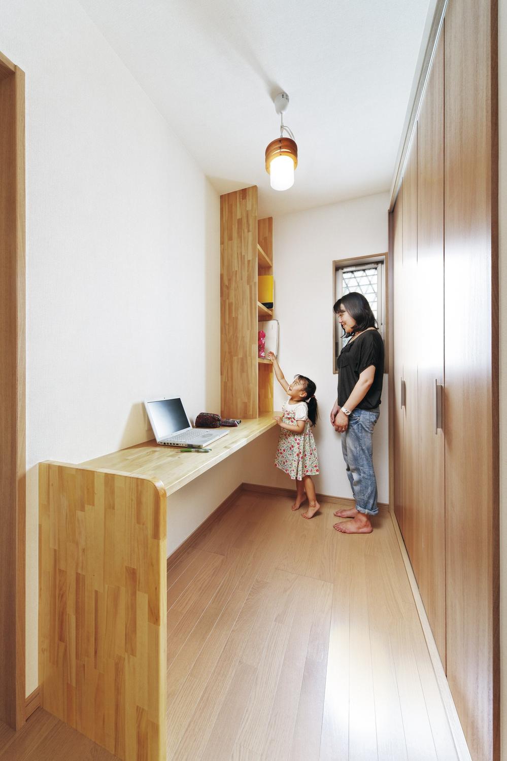 Same specifications photos (Other introspection). The utility space is located next to the kitchen, Since the housing are substantial, Happy to be every day of housework Same specifications