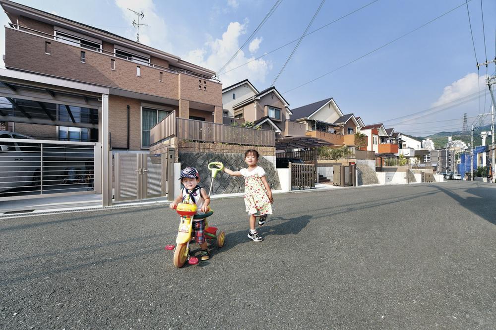 Sale already cityscape photo. Town of the total 55 compartments birth from JR "Higashineyagawa" station is conveniently located a 5-minute walk! Cityscape is one after another completed. Let's local tour! Compartment Figure