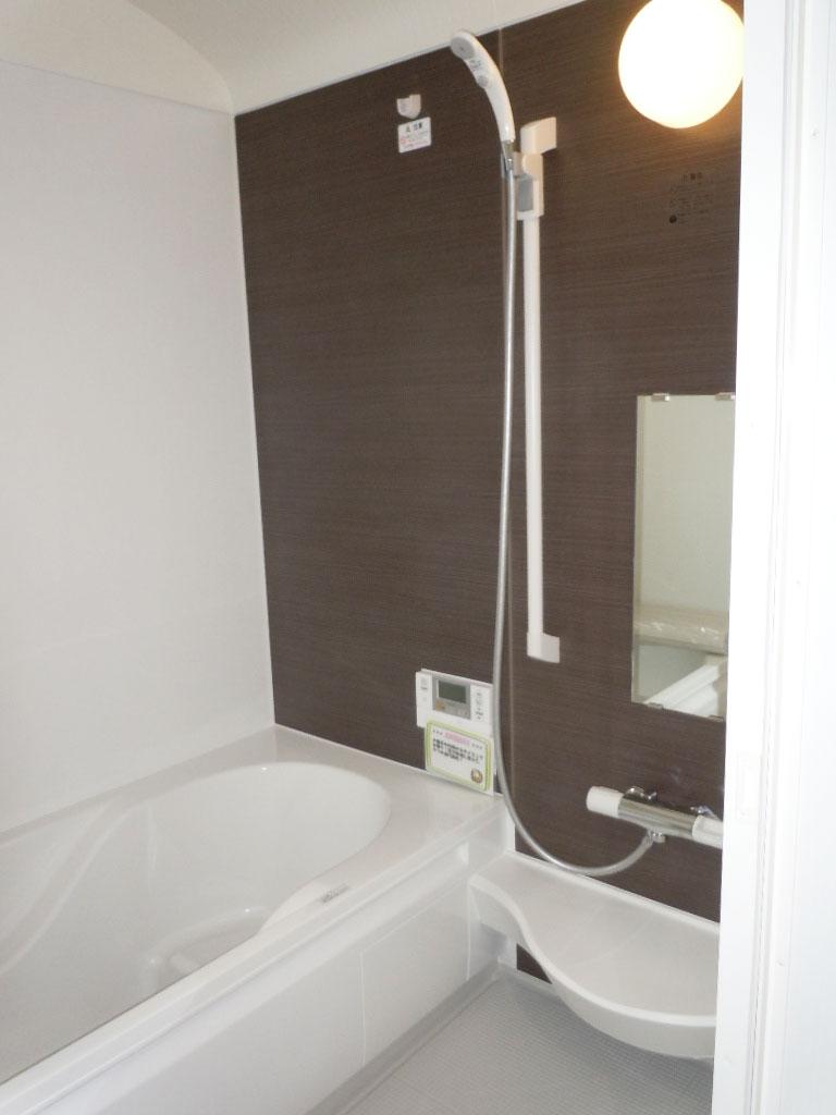 Bathroom. Bright and comfortable, System bus of bathroom heating dryer with!