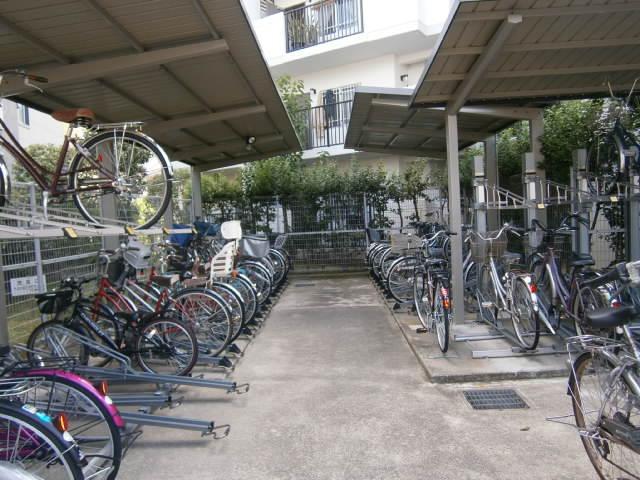 Other. On-site bicycle parking lot equipped Year 500 yen