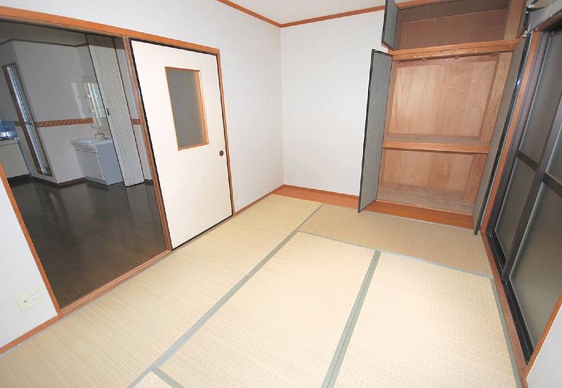 Receipt. Japanese-style room closet