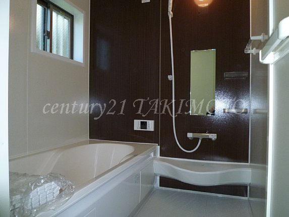Same specifications photo (bathroom). It heals also tired of the day.