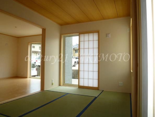 Other introspection. Japanese-style room adjacent to LDK