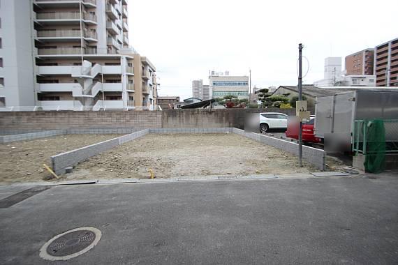 Local photos, including front road. Local (2013 December 9 shooting)