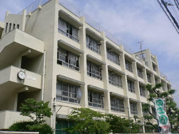 Primary school. Neyagawa Municipal Kiya to elementary school 1100m
