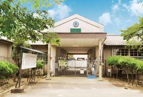Primary school. Neyagawa Municipal fifth to elementary school 955m
