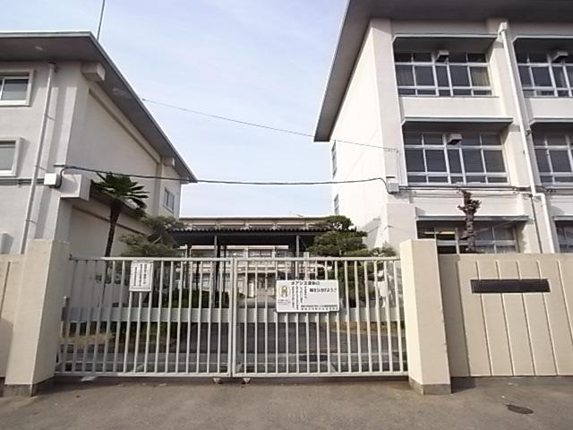 Junior high school. Neyagawa 732m to stand fourth junior high school