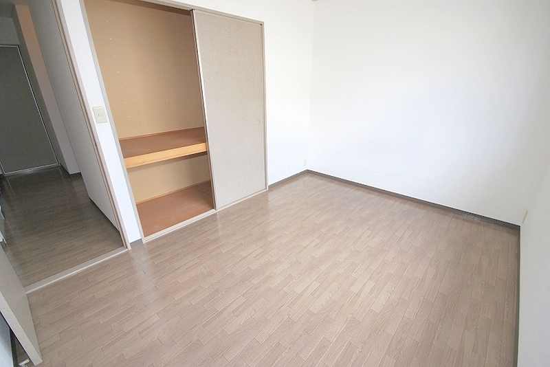 Living and room. Western-style 6 Pledge Things input Open