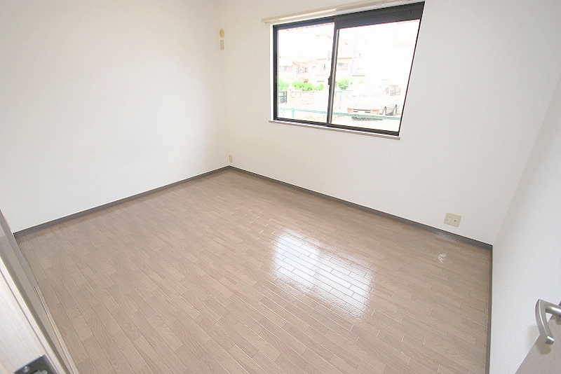 Living and room. Western-style 6 Pledge