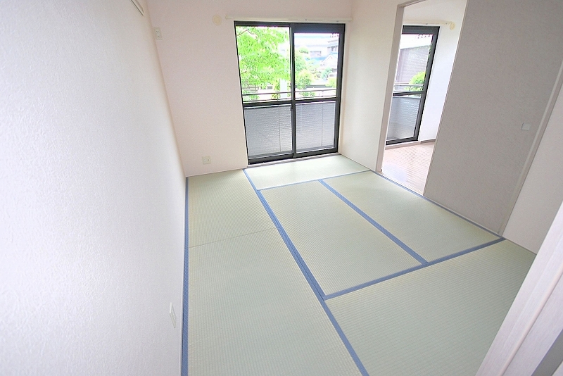 Living and room. Japanese-style room 6 quires