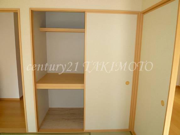 Receipt. Closet of the Japanese-style room has been divided into three stages!