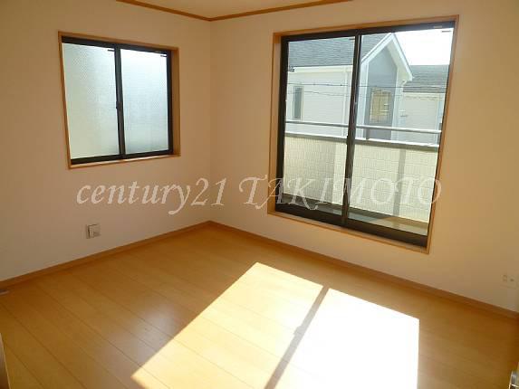 Non-living room. Good per positive Western-style. Daytime is electricity is not needed!