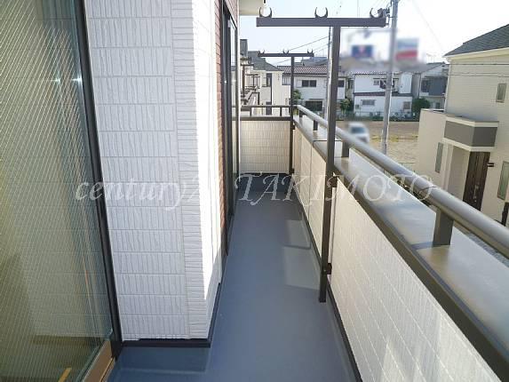 Balcony. Good balconies per yang!