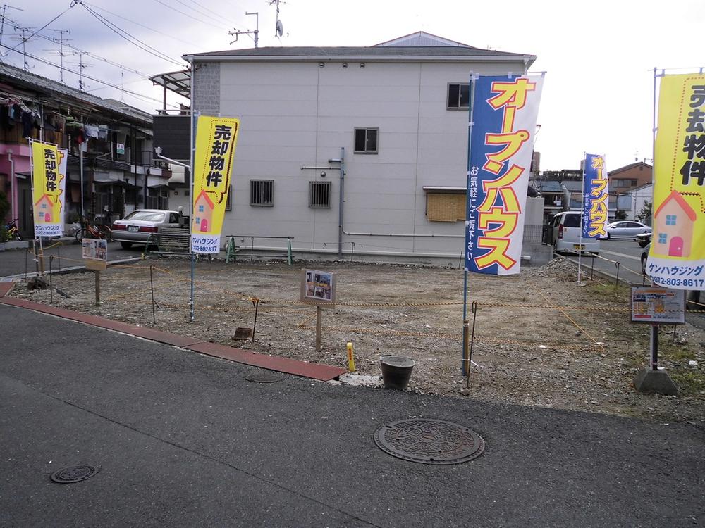 Local photos, including front road.  ■ No construction conditions!  ■ Please build your in your favorite House manufacturer! 