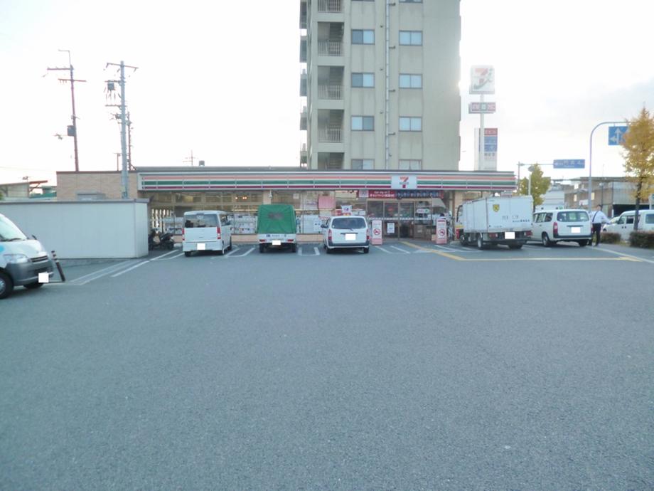 Convenience store. 436m to Seven-Eleven Neyagawa Niwajihon the town shop