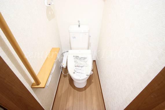 Toilet. Pat ventilation There is a window in the toilet! !