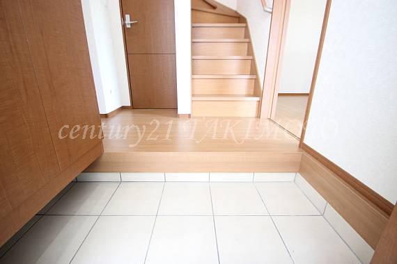 Entrance. It is always bright entrance! !