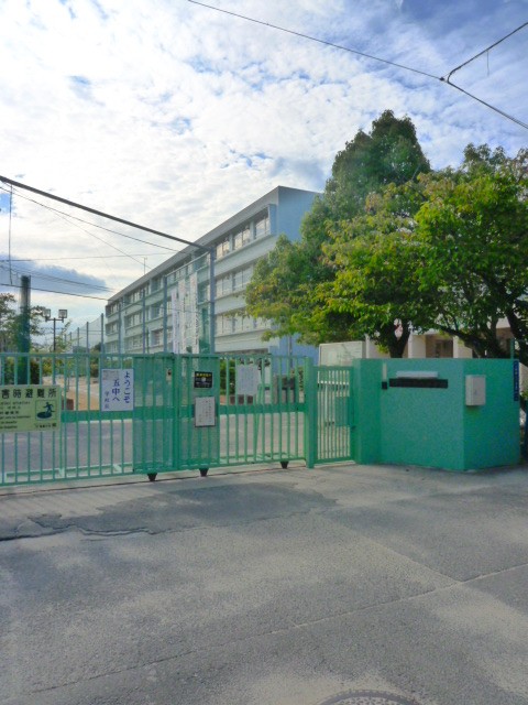 Junior high school. Neyagawa Municipal fifth junior high school (junior high school) up to 841m