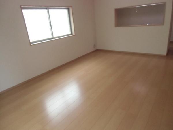 Living. Family reunion in the spacious living room ☆