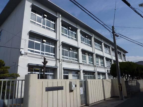 Junior high school. Neyagawa 671m to stand fourth junior high school