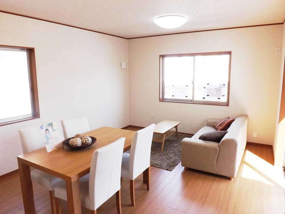 Same specifications photos (living). Same specifications photos (living) Unnecessary and easy care wax!