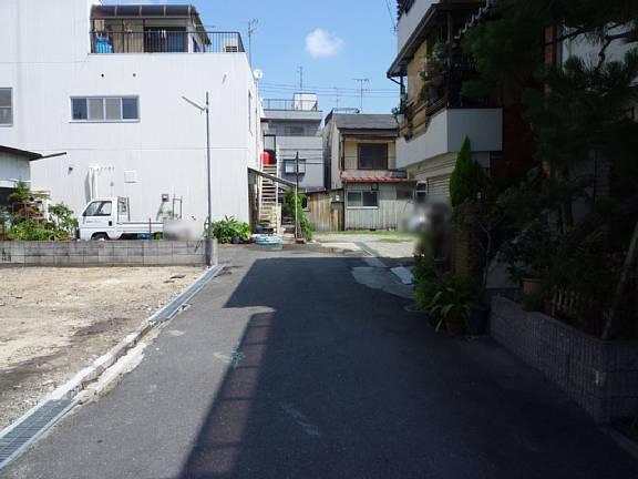 Local photos, including front road. The entire road is 4.6m! !