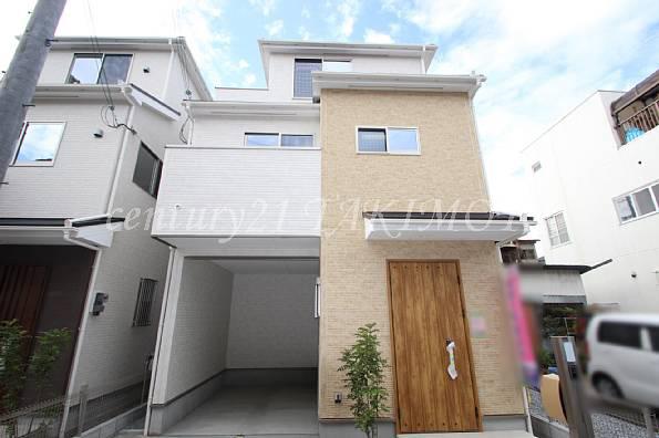 Local appearance photo. Use a strong siding to the dirt on the outer wall!