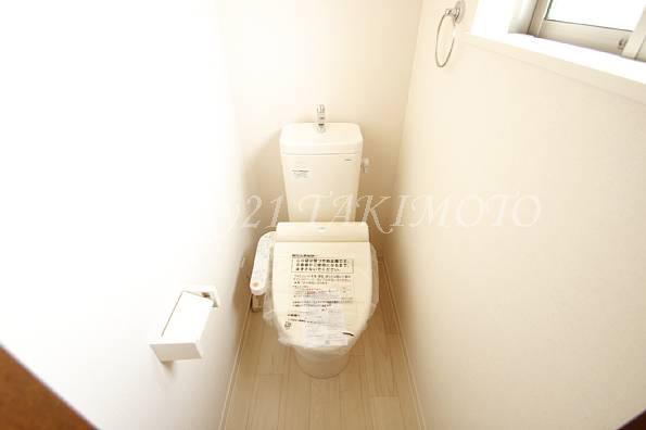 Toilet. Pat ventilation There is a window in the toilet! !