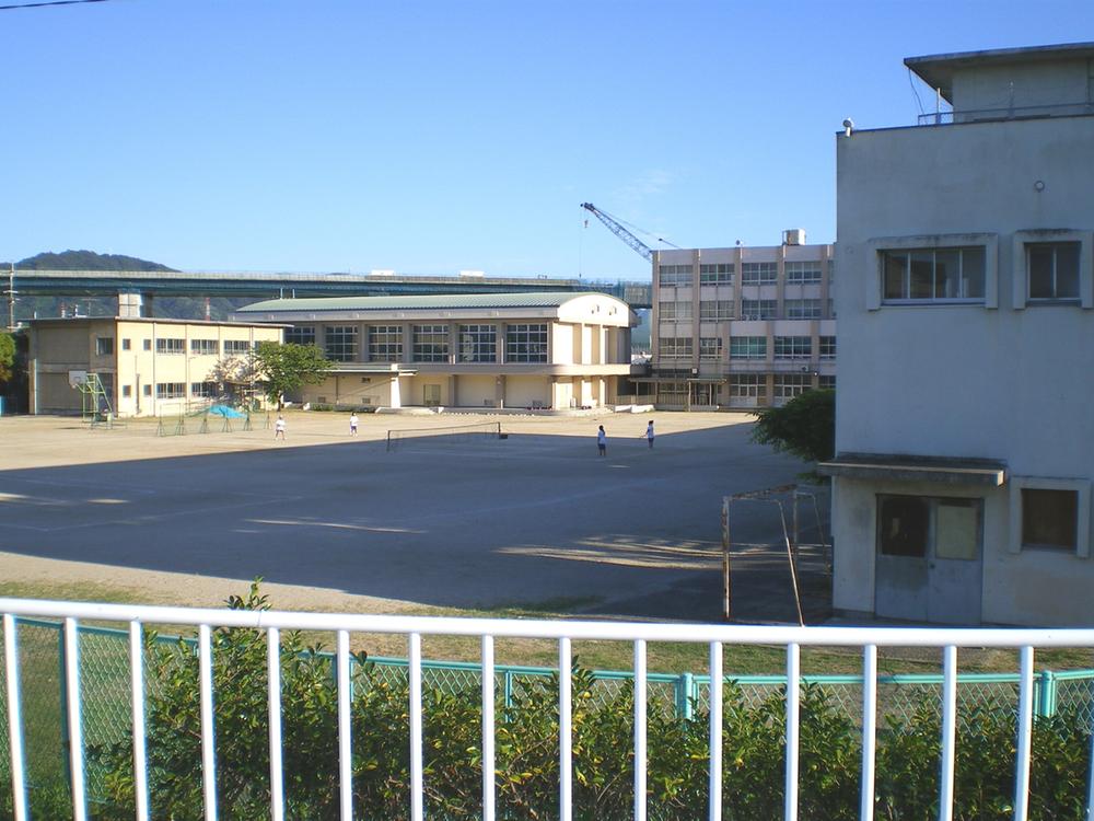 Junior high school. Neyagawa Tatsudai 1484m Up to seven junior high school