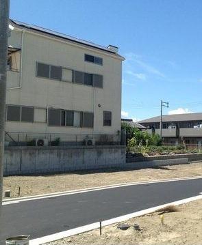 Local photos, including front road. Local photos (Western-style)