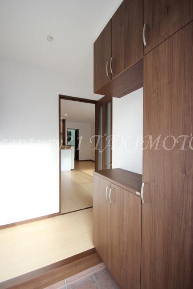 Non-living room. Effortlessly accommodate the whole family worth of shoes!