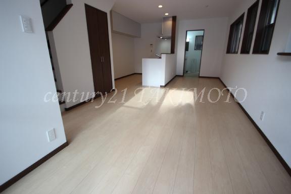 Living. Spacious LDK is, It is open-minded open kitchen.