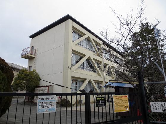 Primary school. Neyagawa 927m to stand Kanda elementary school (elementary school)