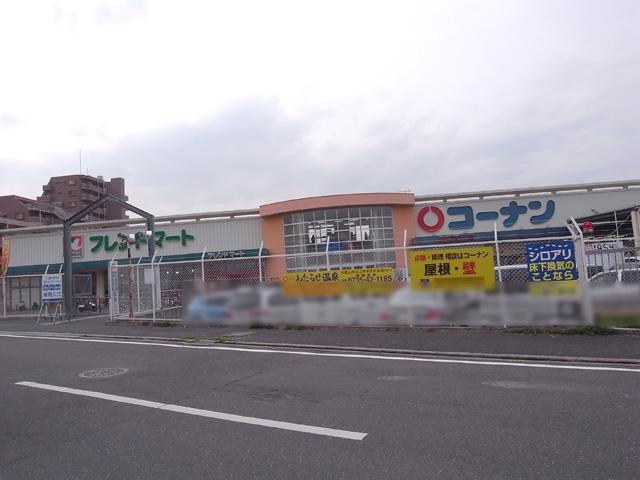 Supermarket. 399m to Friend Mart Higashineyagawa shop