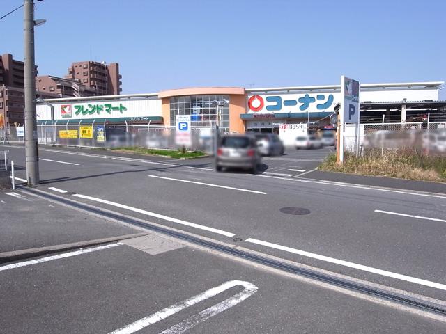 Supermarket. 367m to Friend Mart Higashineyagawa shop