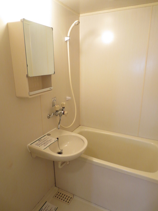 Bath. Separately from the toilet.