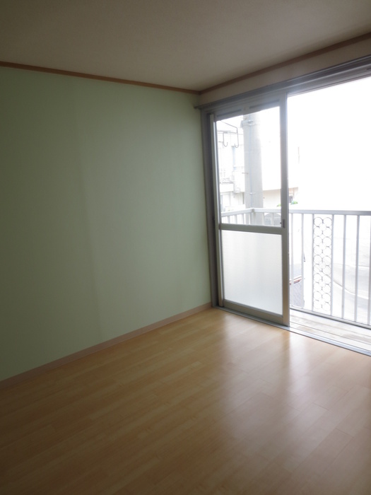 Living and room. Finished in interior clean.