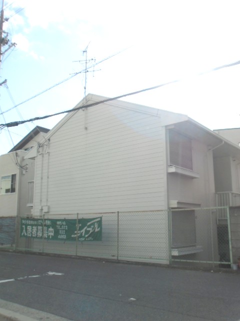 Building appearance. 1 floor 2 units of independent design