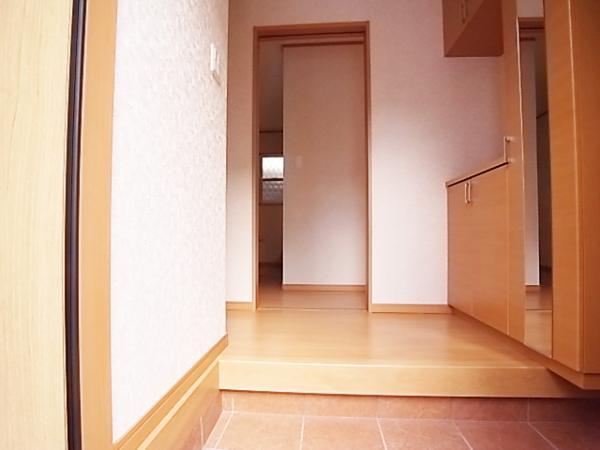 Entrance. At any time clean entrance with storage enhancement (same specifications entrance)