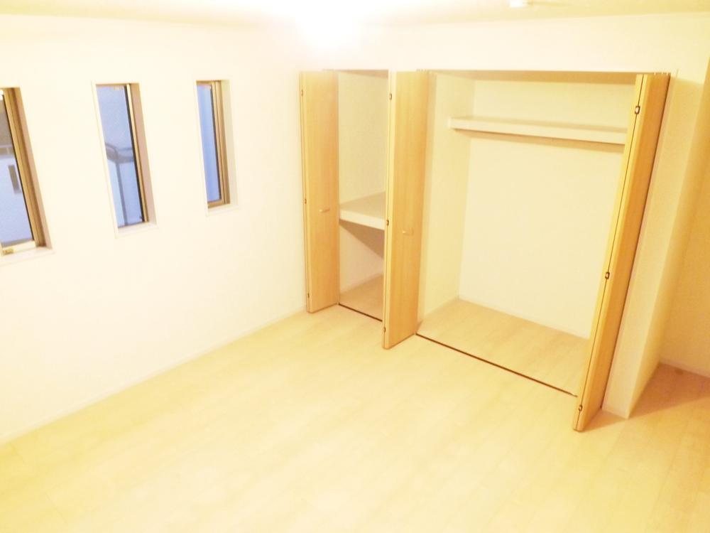 Non-living room. Local photos (Western-style)