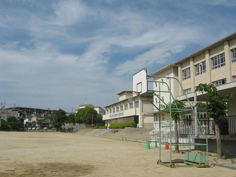 Junior high school. 1520m until the sixth junior high school