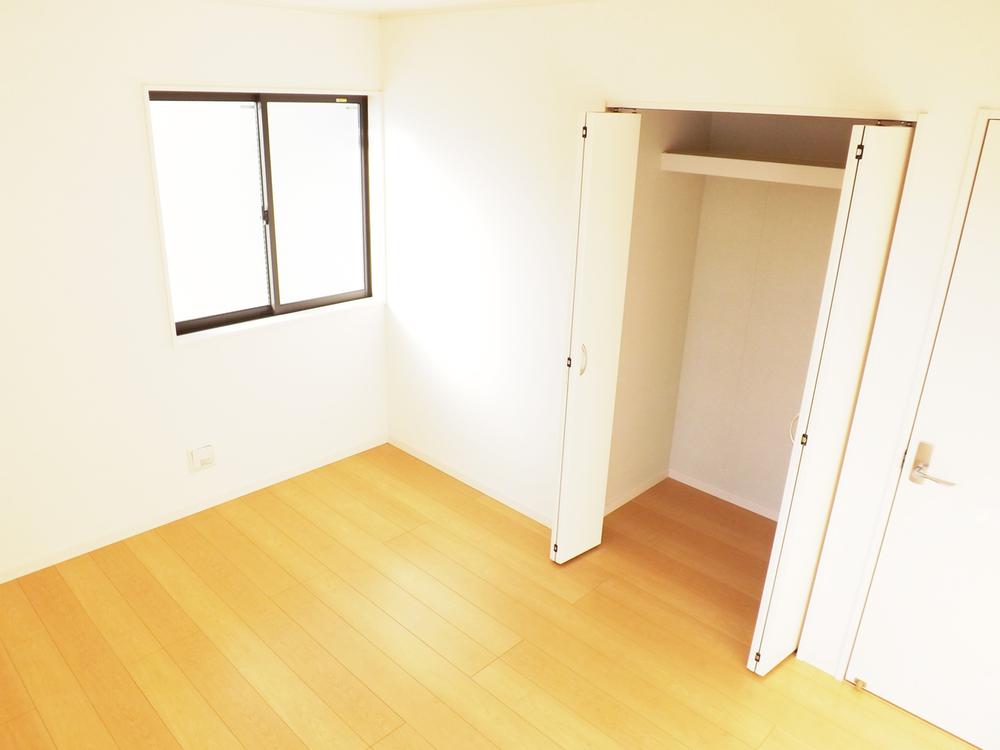 Non-living room. Local photos (Western-style)