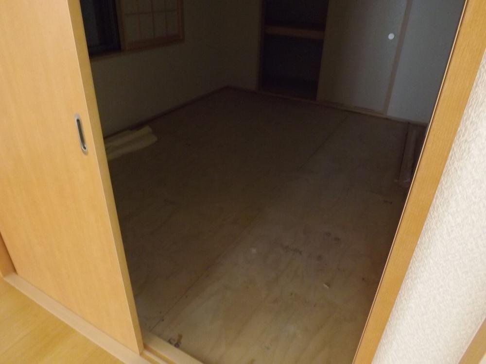 Non-living room. Local photos (Japanese-style)