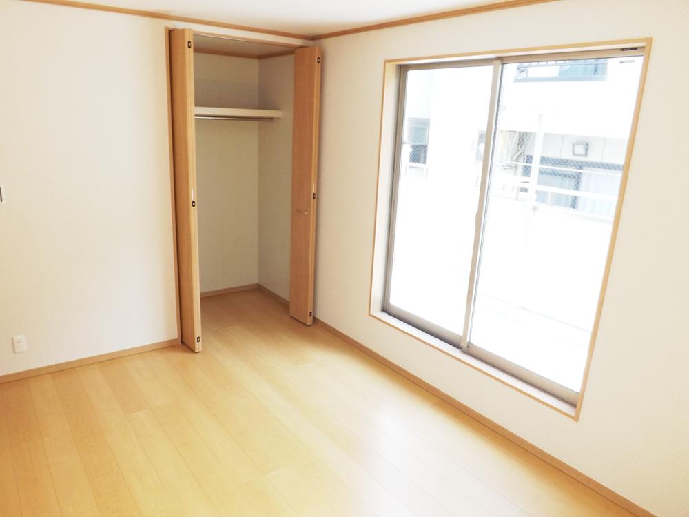 Non-living room. Local photos (Western-style)