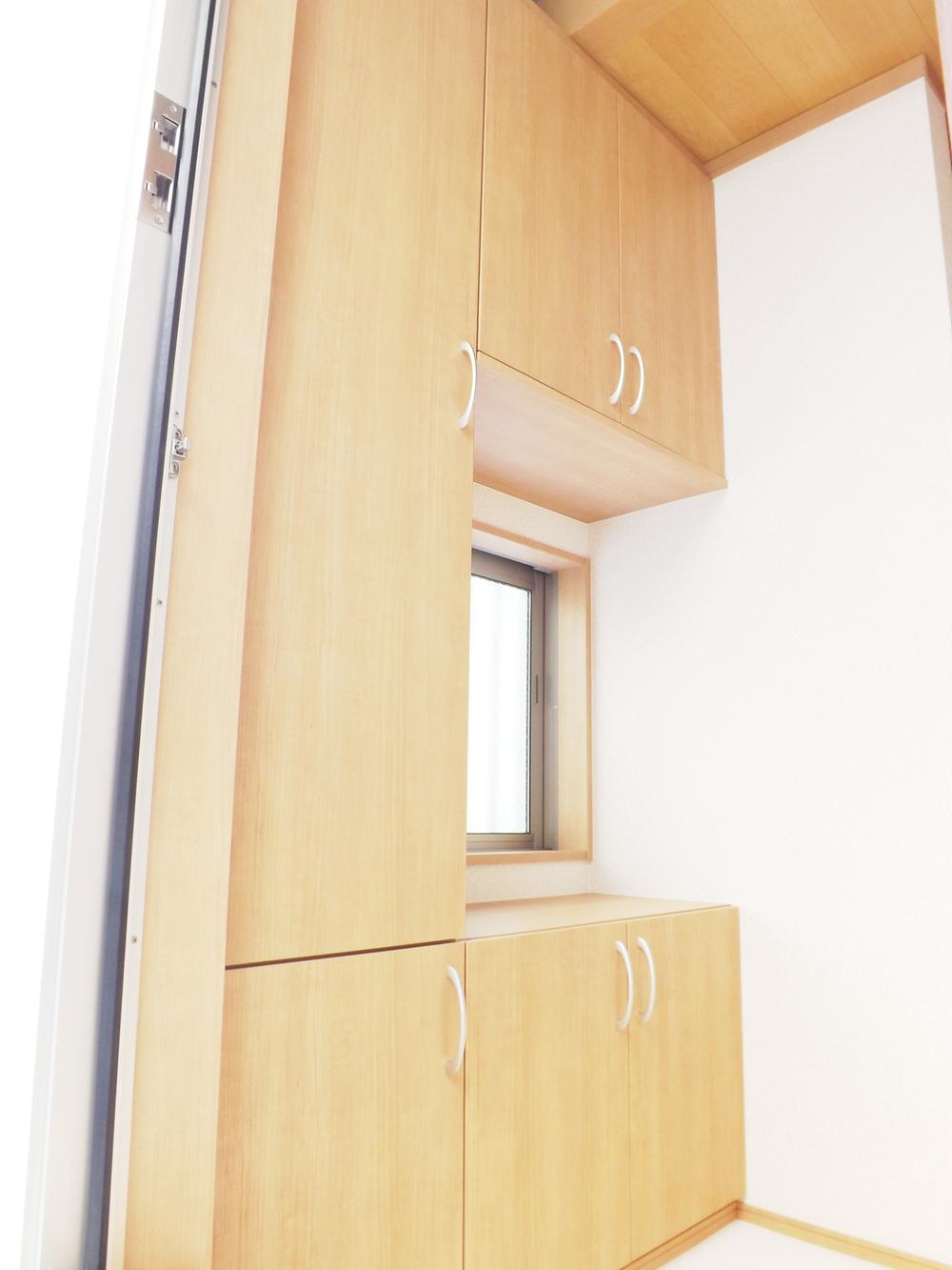 Other introspection. Local photos (entrance)