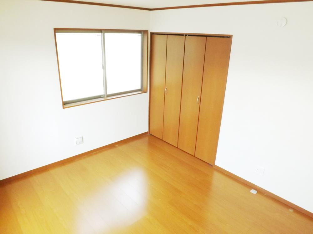 Non-living room. Local photos (Western-style)